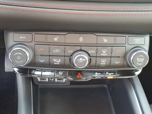 Used 2025 Dodge Durango GT image 8