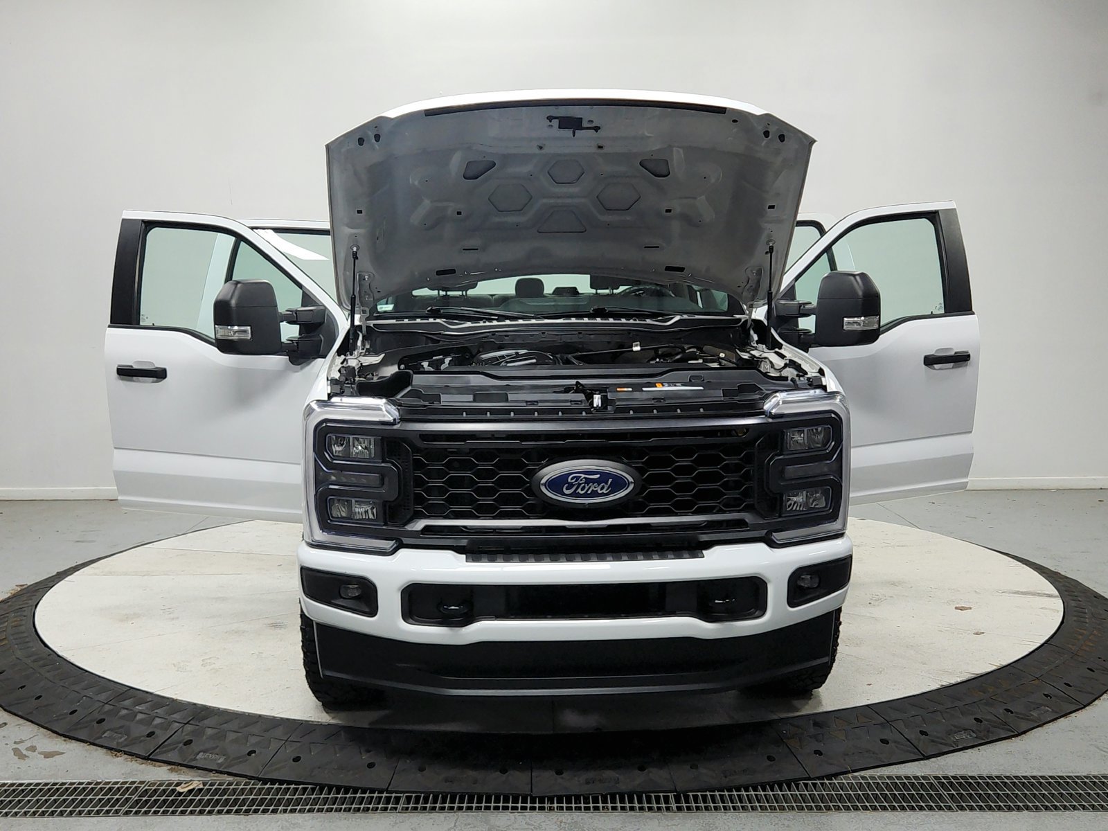 Used 2023 Ford F250 XL w/ STX Appearance Package AWD/4WD image 11