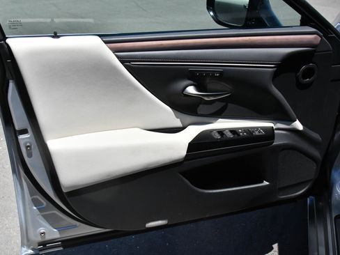 Used 2023 Lexus ES 300h w/ Premium Package FWD image 14