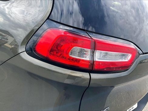 Used 2015 Jeep Cherokee Trailhawk w/ Comfort/Convenience Group AWD/4WD image 22