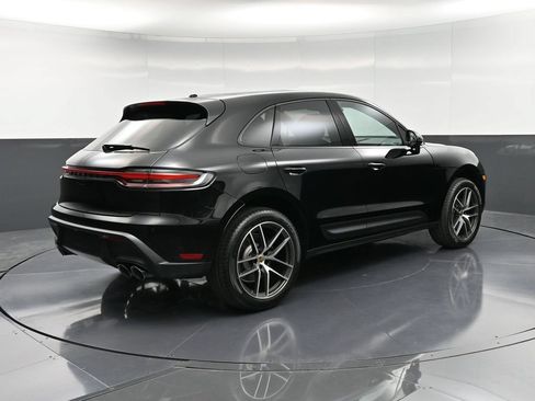 Certified 2026 Porsche Macan AWD/4WD image 8