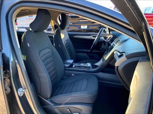 Used 2018 Ford Fusion SE w/ Fusion SE Technology Package image 8