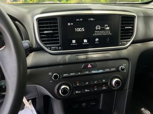 Used 2022 Kia Sportage LX AWD/4WD image 37