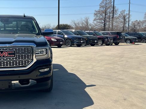 Used 2018 GMC Sierra 1500 Denali w/ Denali Ultimate Package image 3