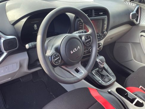 Used 2023 Kia Soul LX w/ LX Technology Package image 6