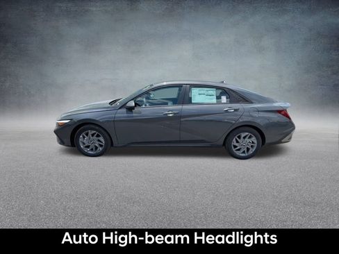 Certified 2025 Hyundai Elantra Hybrid FWD image 12