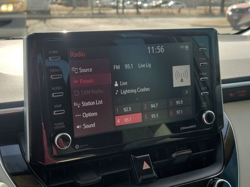 Used 2021 Toyota Corolla LE image 24