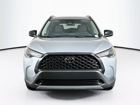 Used 2025 Toyota Corolla Cross LE w/ Moonroof Package FWD image 2