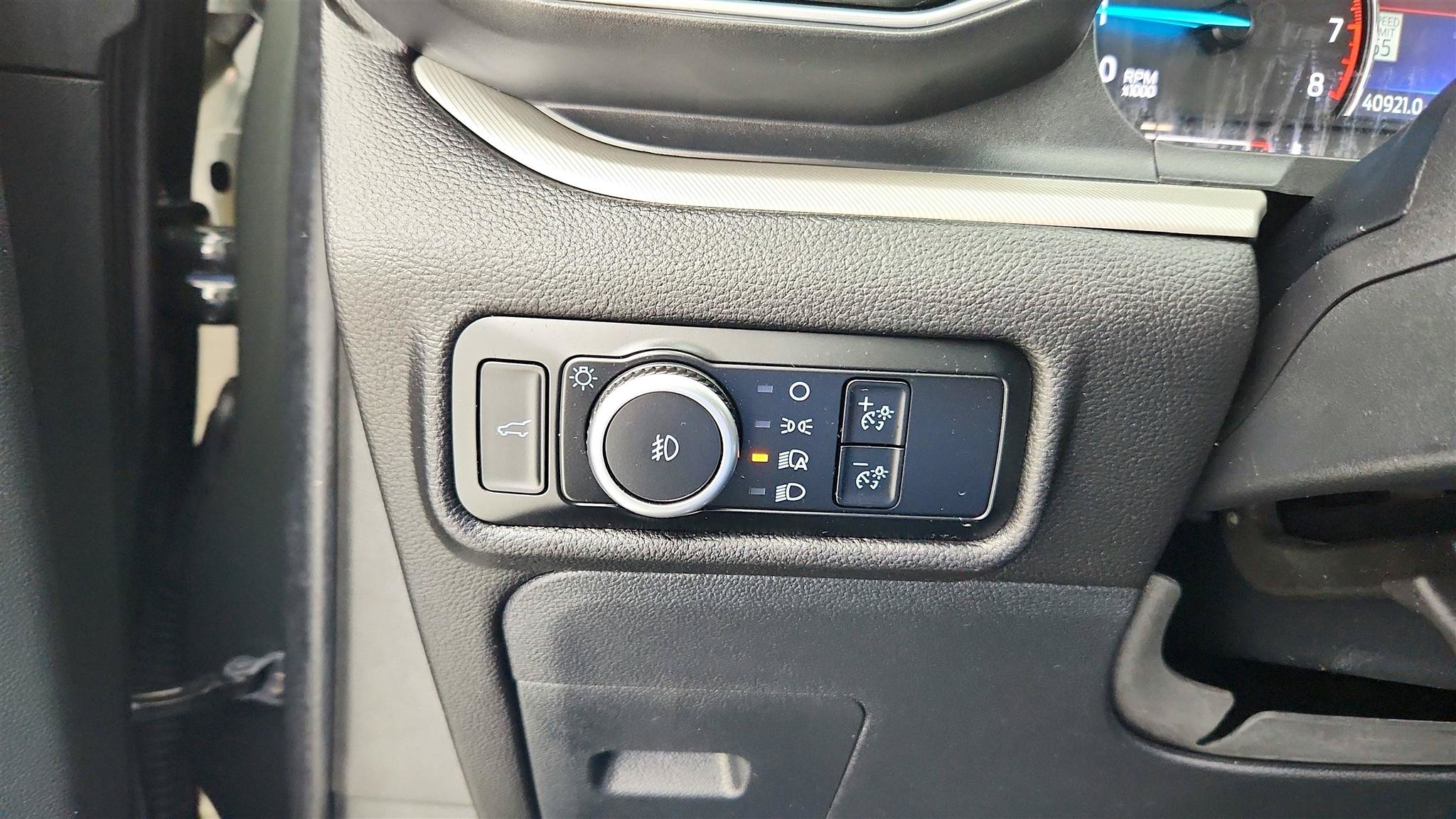 Used 2024 Ford Explorer XLT RWD image 26
