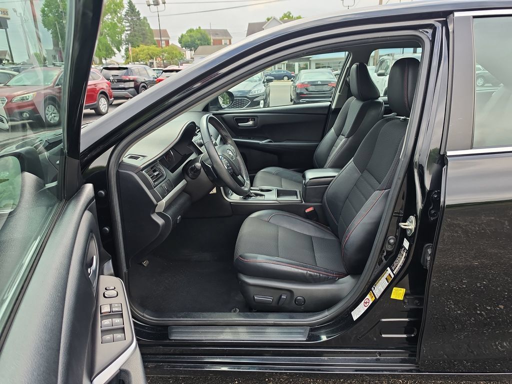 Used 2017 Toyota Camry SE FWD image 9