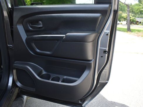 Used 2019 Nissan Titan S AWD/4WD image 24