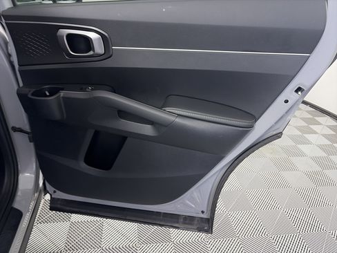 Used 2025 Kia Sorento S w/ Panoramic Sunroof Package image 41