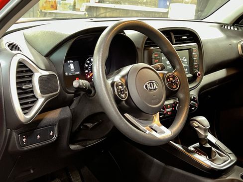 Used 2021 Kia Soul LX image 16
