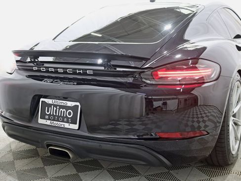 Used 2019 Porsche 718 Cayman RWD image 12