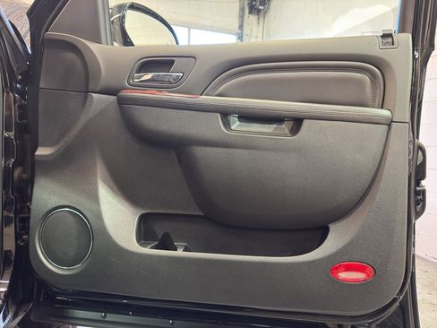 Used 2014 Cadillac Escalade Luxury image 21