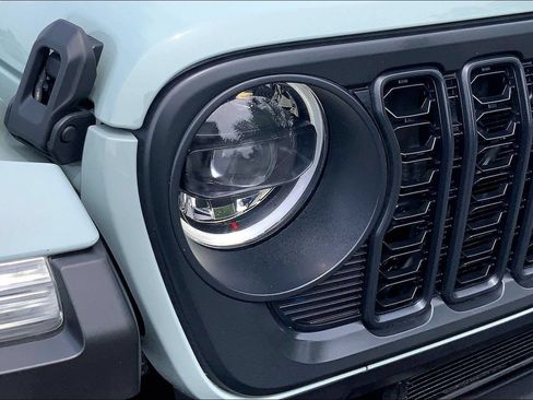 Used 2024 Jeep Wrangler Unlimited Rubicon 4xe AWD/4WD image 22