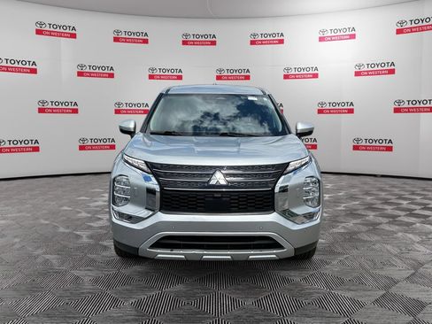 Used 2024 Mitsubishi Outlander SE AWD/4WD image 2