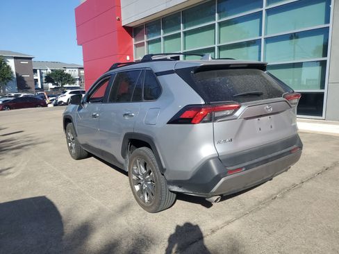 Used 2022 Toyota RAV4 Limited FWD image 4