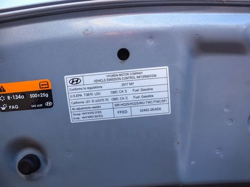Used 2017 Hyundai Elantra SE image 38