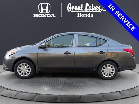 Used 2016 Nissan Versa S FWD image 3
