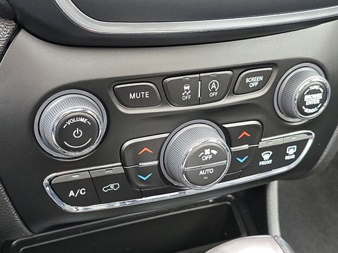 Used 2023 Jeep Cherokee Altitude Lux w/ Lux Elite Package image 21