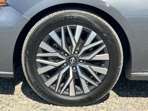 Used 2024 Nissan Altima 2.5 SV FWD image 35