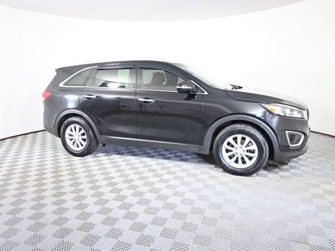 Used 2018 Kia Sorento FWD image 8