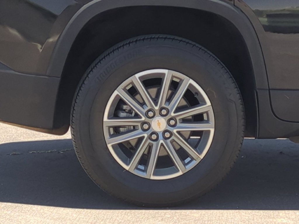 Used 2023 Chevrolet Traverse LT FWD image 36
