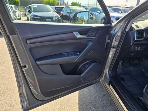 Used 2023 Audi Q5 2.0T Premium w/ Convenience Package AWD/4WD image 19