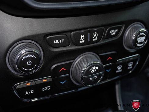 Used 2022 Jeep Cherokee Trailhawk w/ Comfort/Convenience Group AWD/4WD image 33