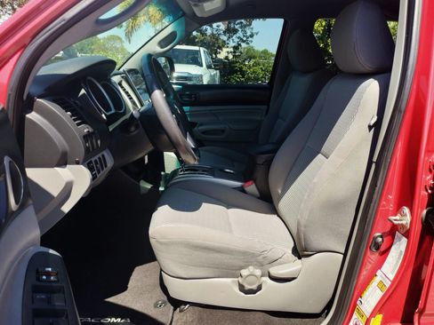 Used 2014 Toyota Tacoma PreRunner w/ SR5 Package RWD image 11