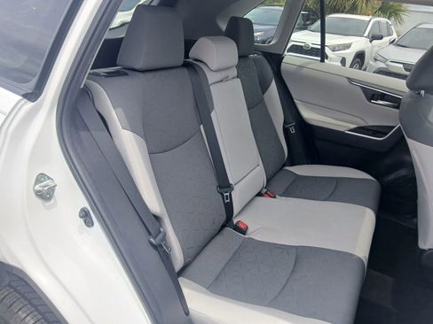 Used 2020 Toyota RAV4 XLE w/ Convenience Package FWD image 17