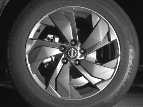 Used 2025 Nissan Rogue SV FWD image 12