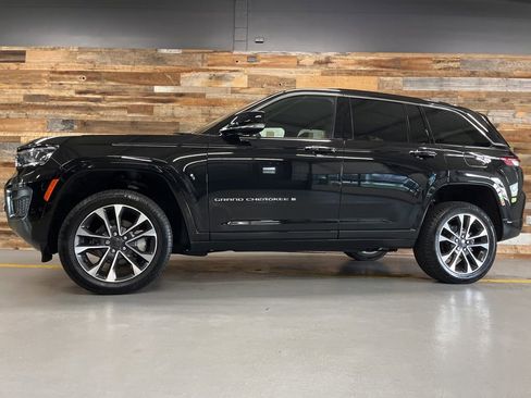 Used 2022 Jeep Grand Cherokee Overland w/ Luxury Tech Group IV AWD/4WD image 44