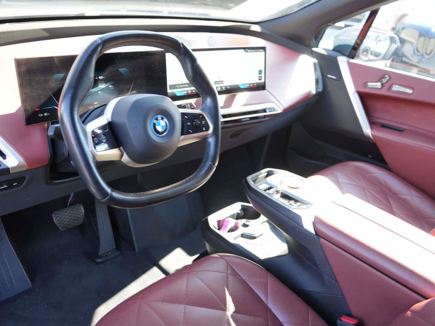 Used 2024 BMW iX xDrive50 w/ Premium Package AWD/4WD image 15