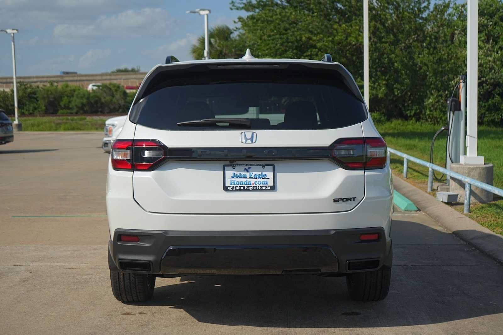 New 2026 Honda Pilot Sport image 5