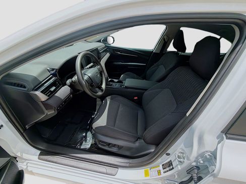 Used 2025 Toyota Camry LE w/ Convenience Package FWD image 18