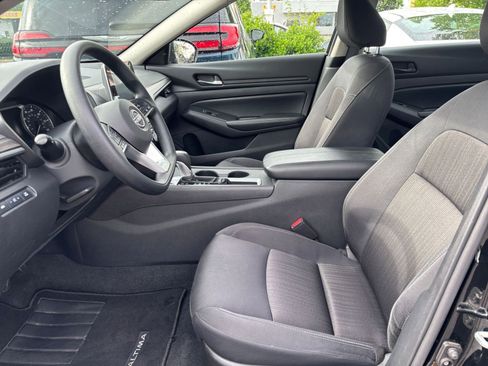 Used 2025 Nissan Altima 2.5 SV FWD image 30