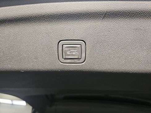 Certified 2023 Chevrolet Tahoe Z71 w/ Luxury Package AWD/4WD image 18