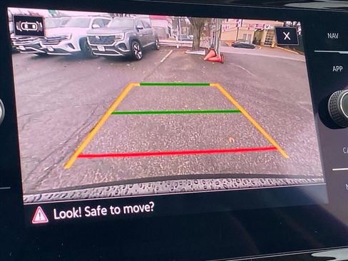 Certified 2022 Volkswagen Atlas SEL R-Line image 17