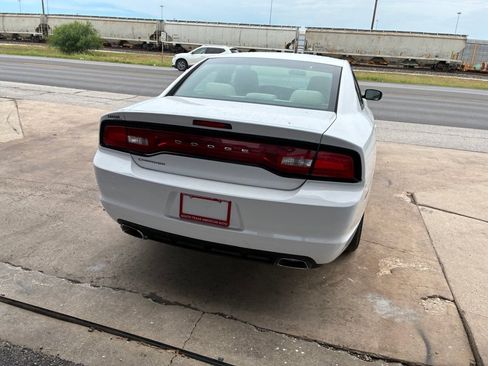Used 2013 Dodge Charger SE RWD image 22