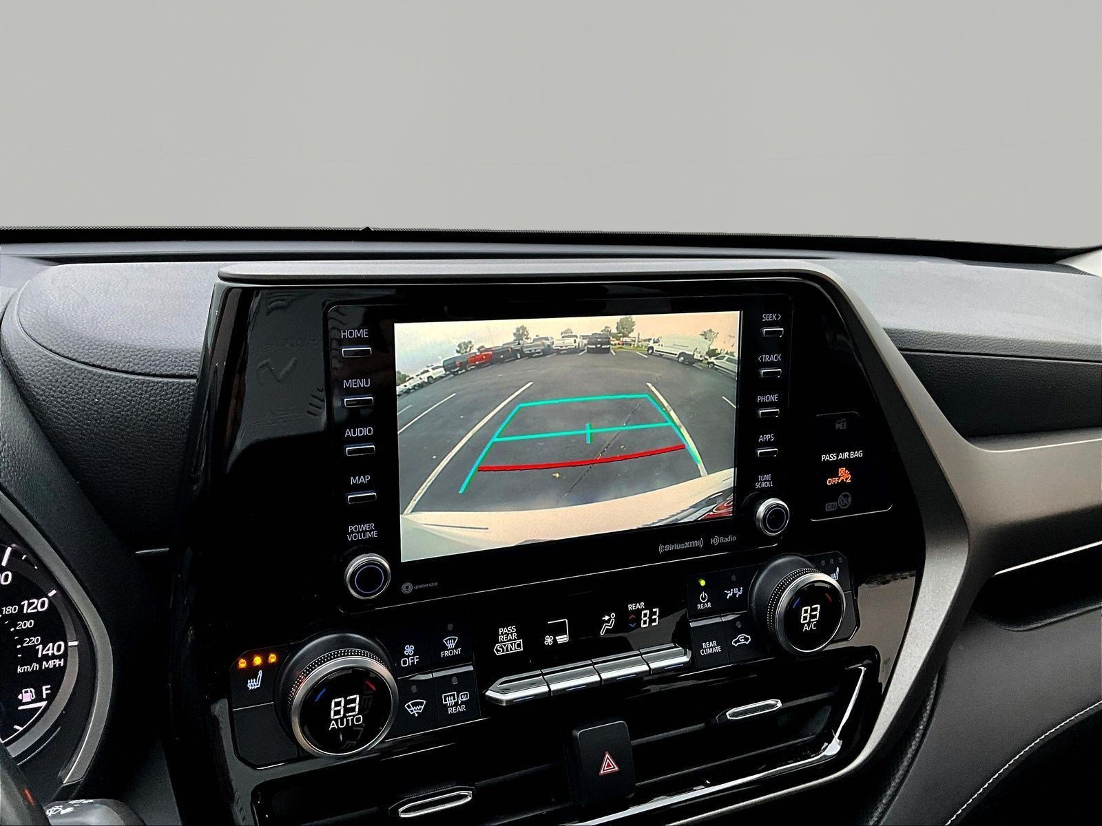 Used 2020 Toyota Highlander XLE AWD/4WD image 14