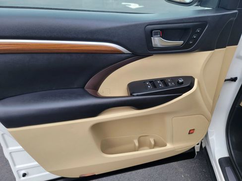 Used 2019 Toyota Highlander Limited Platinum image 8