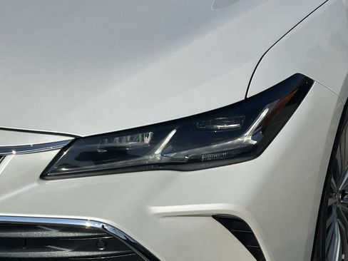 Used 2019 Toyota Avalon Limited w/ Advanced Safety Package FWD image 9