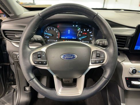 Used 2022 Ford Explorer XLT w/ Equipment Group 202A image 16