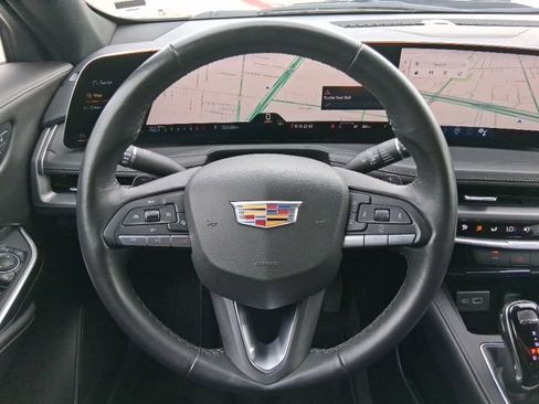 Used 2025 Cadillac XT4 Premium Luxury image 10