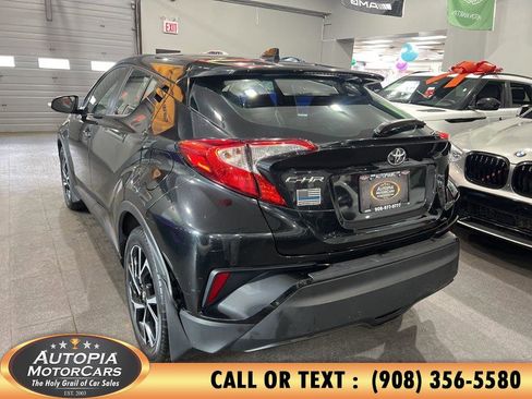 Used 2019 Toyota C-HR XLE FWD image 4