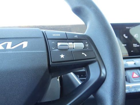 Used 2025 Kia K4 FWD image 15
