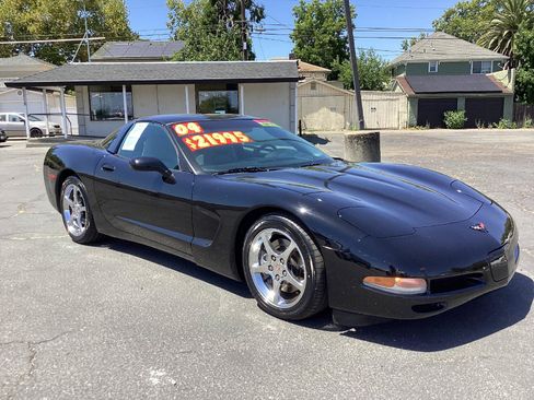 Used 2004 Chevrolet Corvette Coupe w/ Roof Package RWD image 1