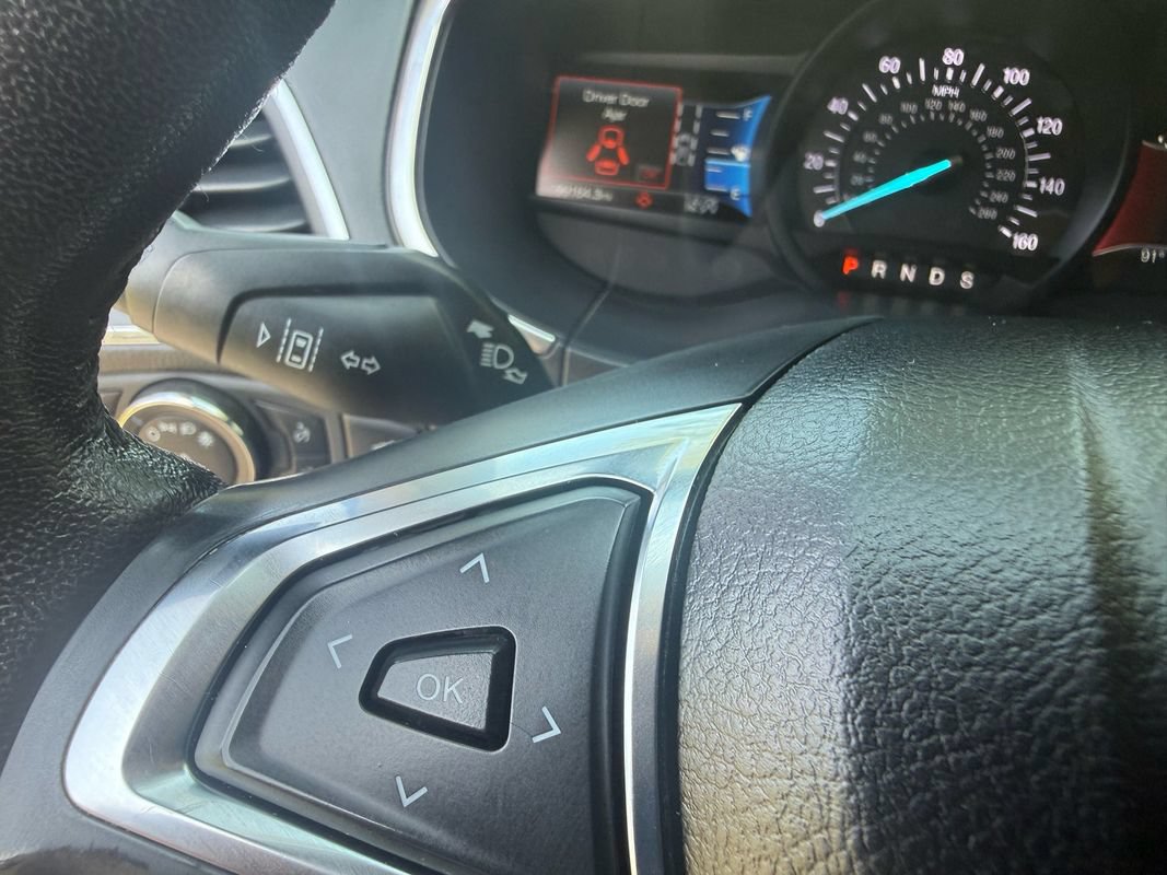 Used 2020 Ford Edge Titanium FWD image 23